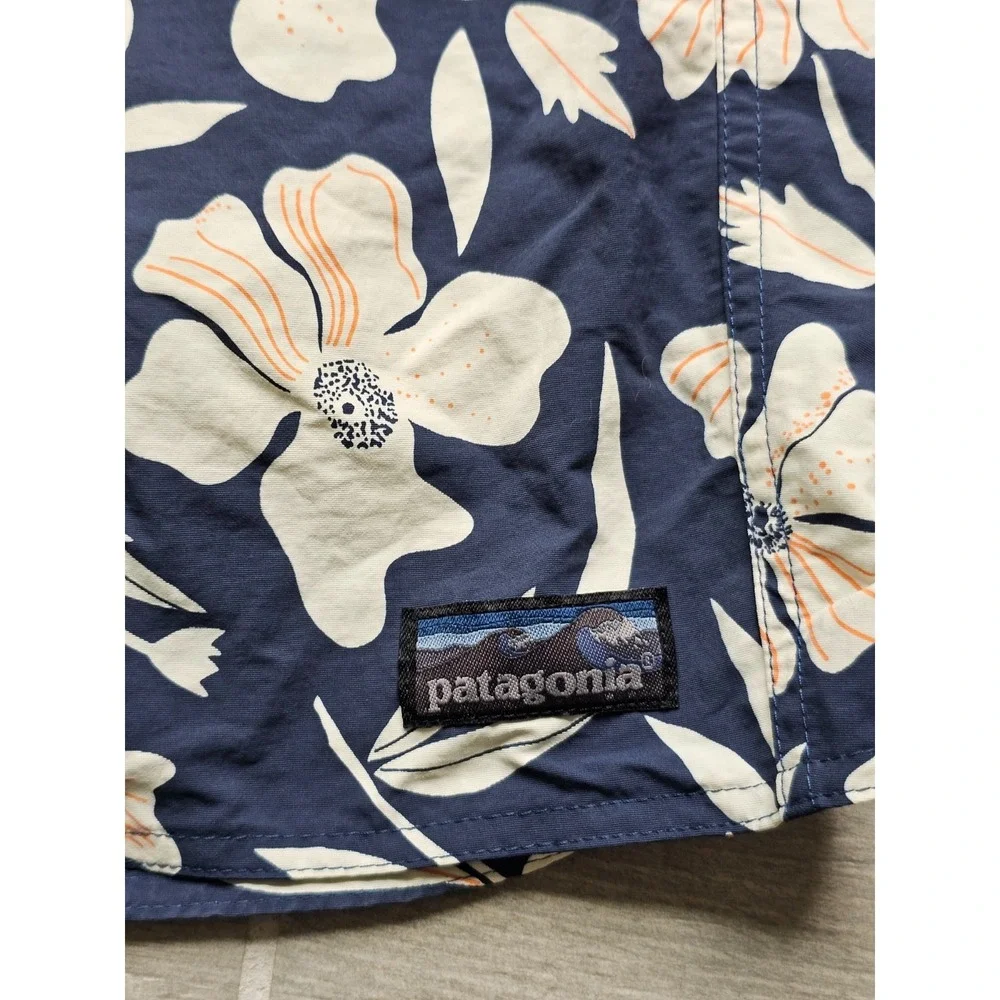 Patagonia Wavefarer Boardshorts Mens 19in Navy Floral Swim Trunks Size 34